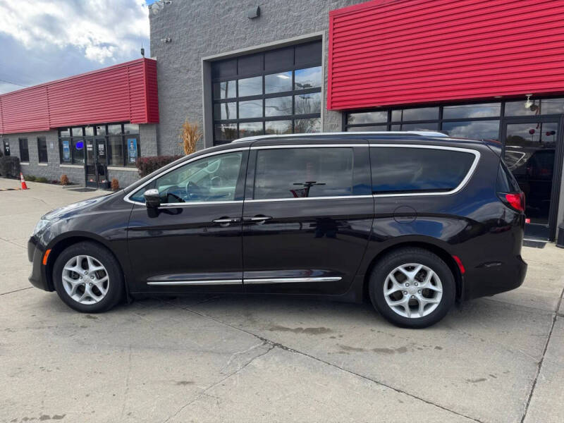 2017 Chrysler Pacifica Touring-L Plus