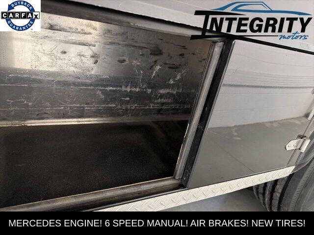 2004 Freightliner M2 106