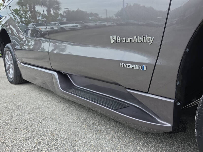 2021 Toyota Sienna XLE 8-Passenger