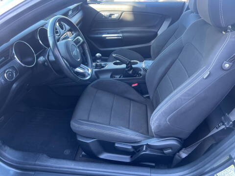 2017 Ford Mustang V6