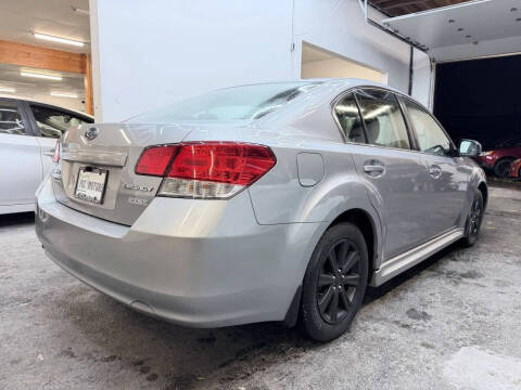2010 Subaru Legacy 2.5i Premium