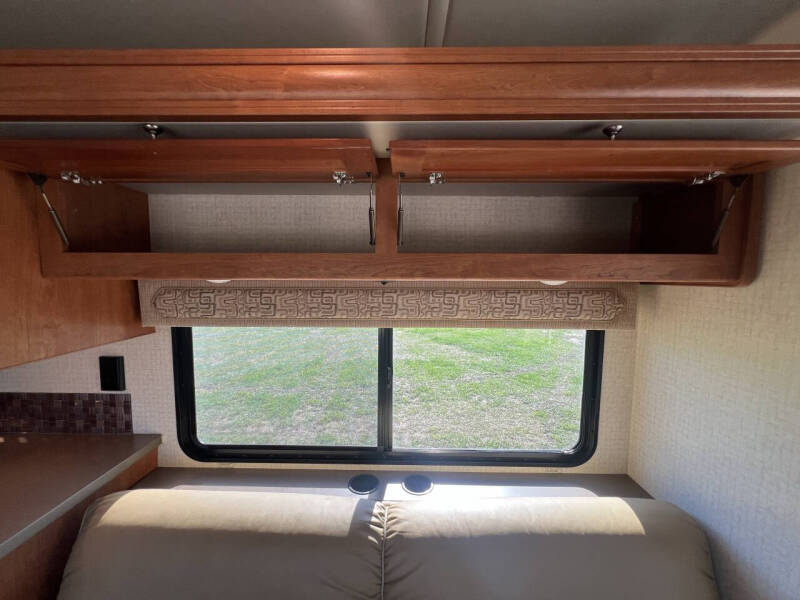 2017 Winnebago Vista 29VE