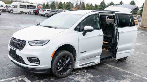 2023 Chrysler Pacifica Touring L