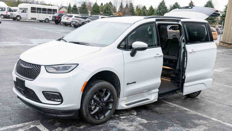 2023 Chrysler Pacifica Touring L