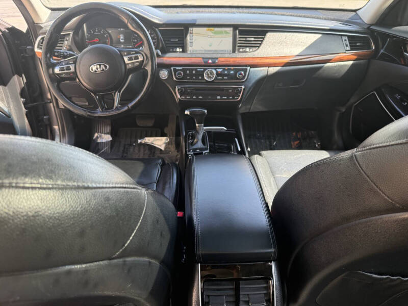 2017 Kia Cadenza Premium