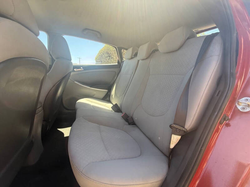 2013 Hyundai Accent SE