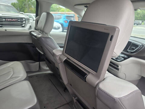 2017 Chrysler Pacifica Touring-L Plus