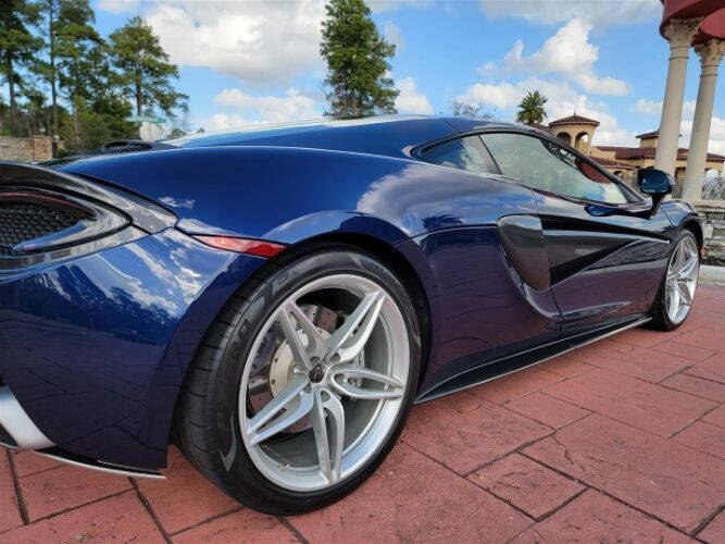 2017 McLaren 570GT
