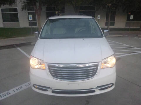 2013 Chrysler Town and Country Touring-L