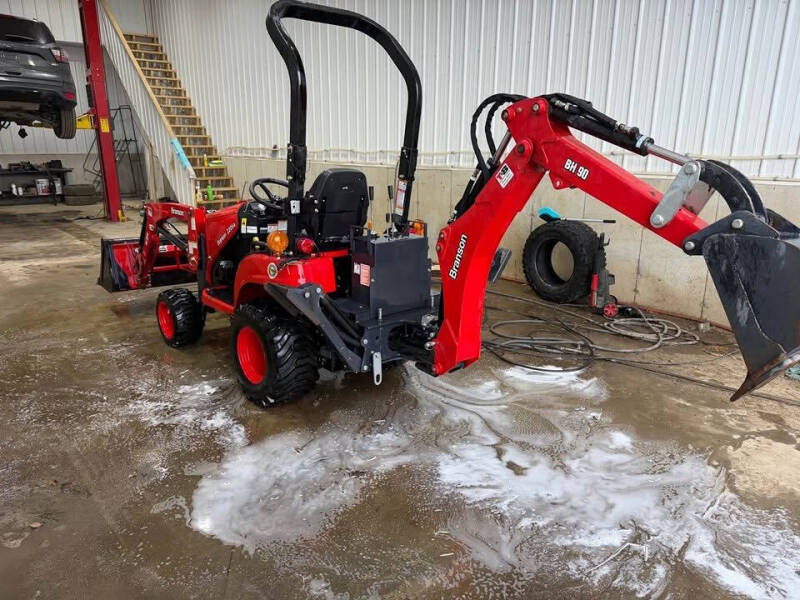 2022 Branson 2205h