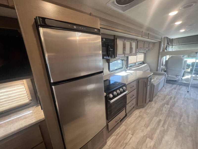 2021 Thor Motor Coach Hurricane