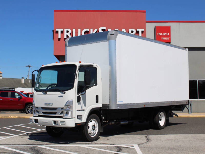 2025 Isuzu NRR's photo