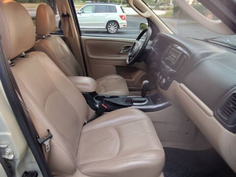 2005 Mazda Tribute s