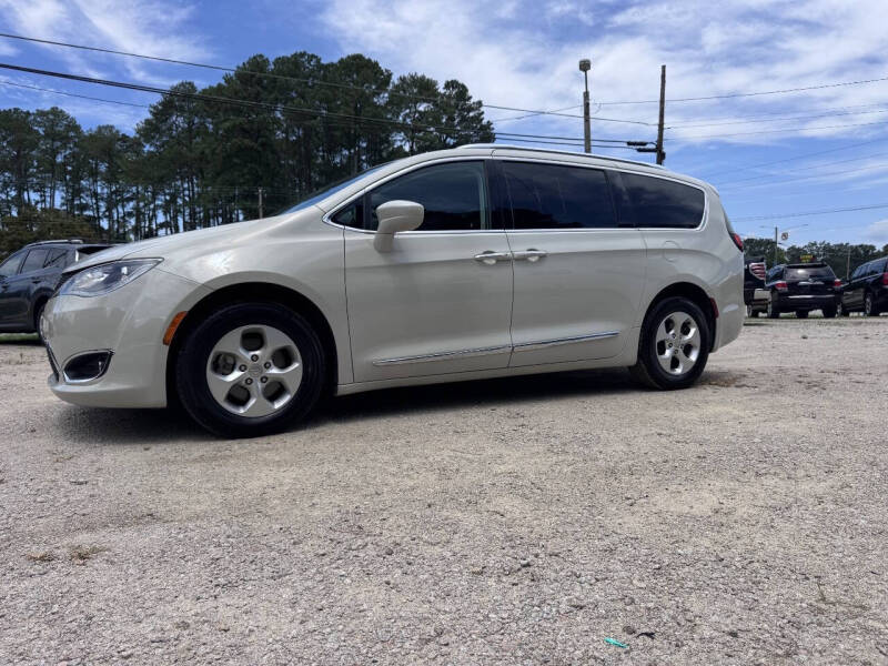 2017 Chrysler Pacifica Touring-L Plus