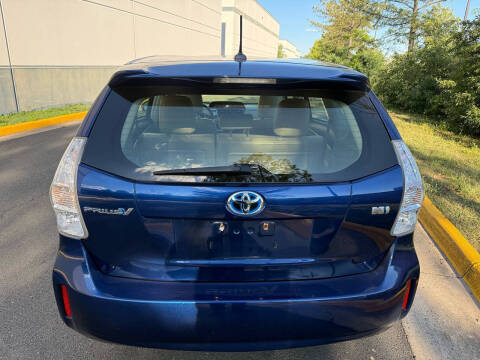 2012 Toyota Prius v Three