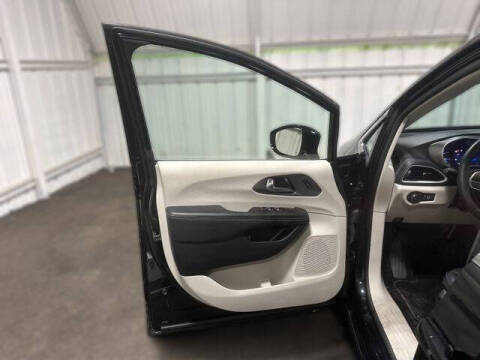 2024 Chrysler Pacifica Plug-In Hybrid Select