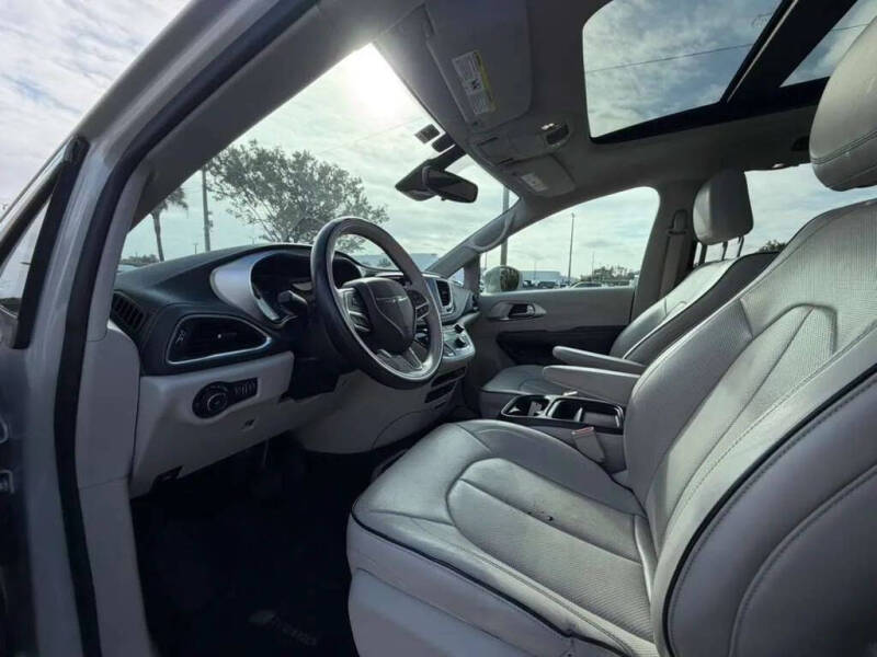 2017 Chrysler Pacifica Hybrid Platinum