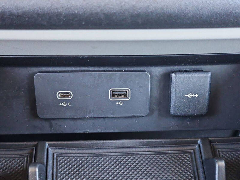 2020 Land Rover Defender 110 SE