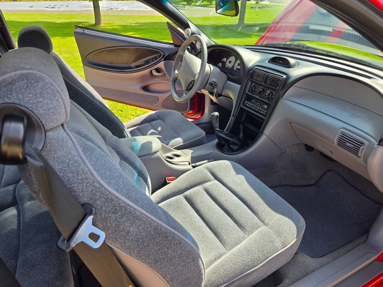 1995 Ford Mustang 7