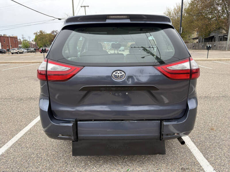 2017 Toyota Sienna L 7-Passenger