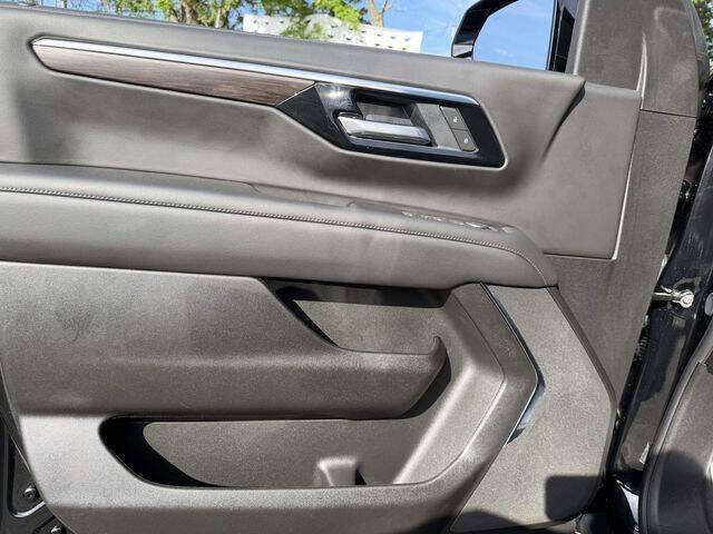 2025 Chevrolet Suburban LS