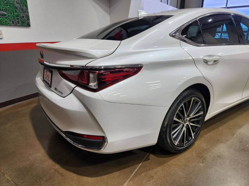 2023 Lexus ES 300h