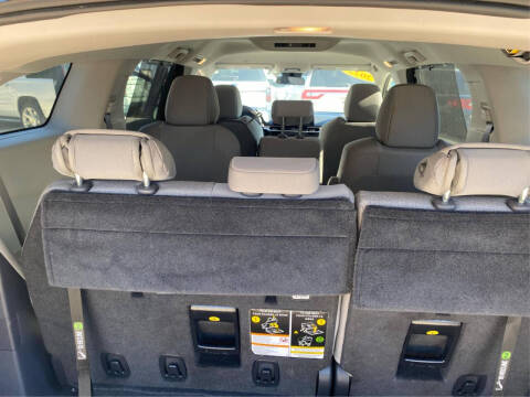 2022 Toyota Sienna LE 8-Passenger