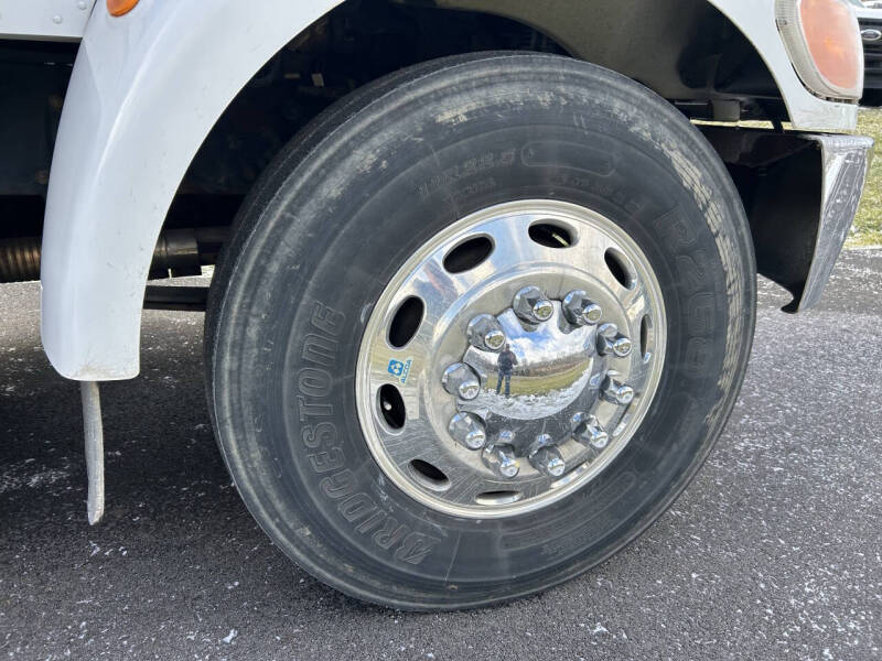 2006 Peterbilt 335 Mechanic's Truck