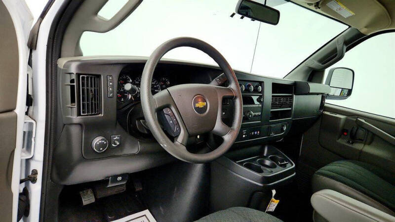 2025 Chevrolet Express 2500