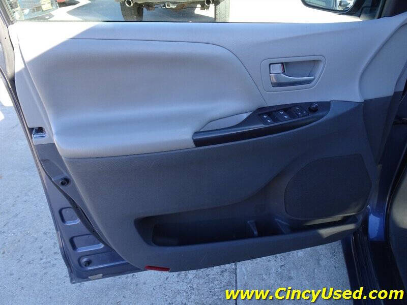 2016 Toyota Sienna LE 8-Passenger