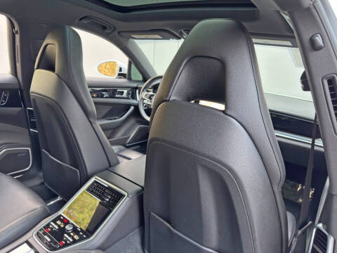 2018 Porsche Panamera 4
