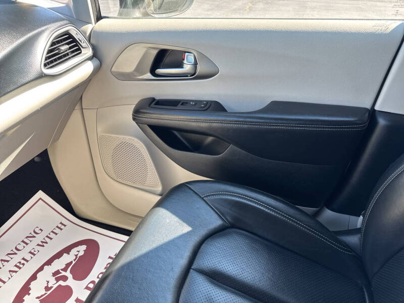 2022 Chrysler Pacifica Touring L - Photo 24