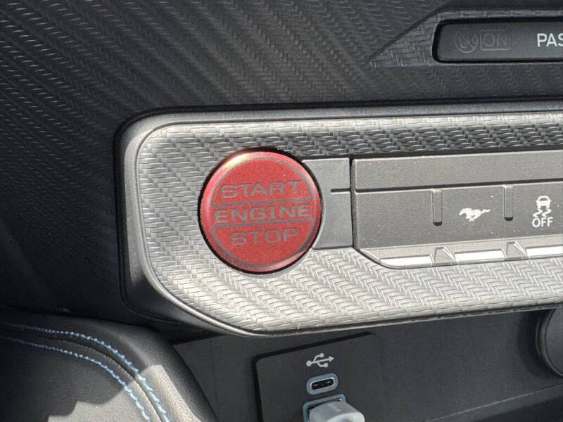 2025 Ford Mustang Dark Horse