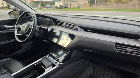 2021 Audi e-tron quattro Premium Plus