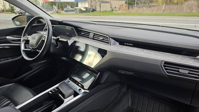 2021 Audi e-tron quattro Premium Plus