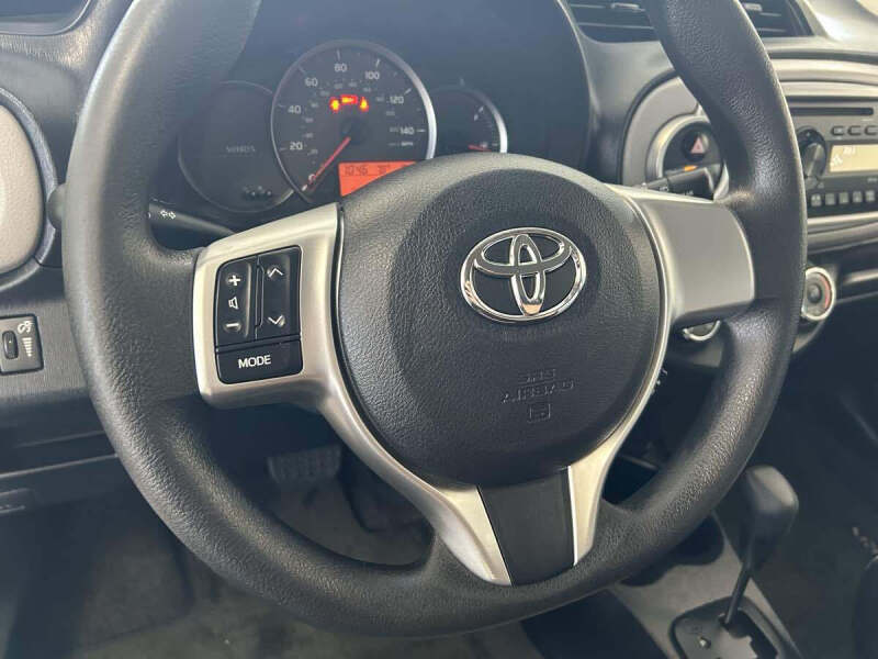 2012 Toyota Yaris 5-Door LE
