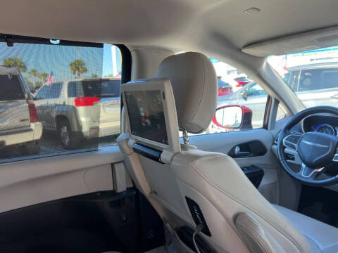 2017 Chrysler Pacifica Touring-L Plus