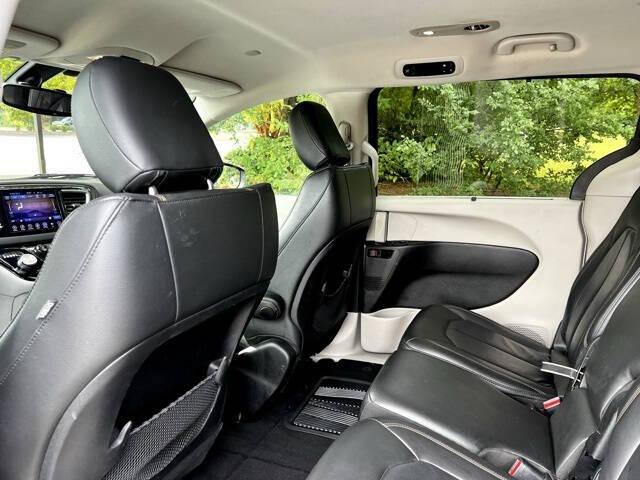 2017 Chrysler Pacifica Touring-L