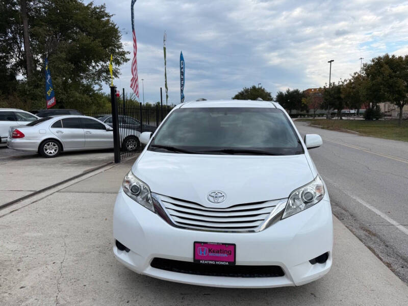 2017 Toyota Sienna LE 8-Passenger