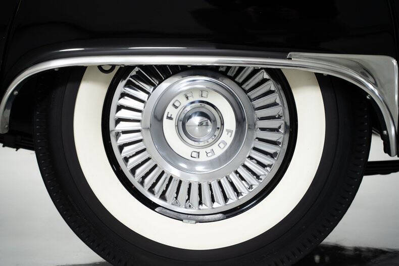 1957 Ford Thunderbird