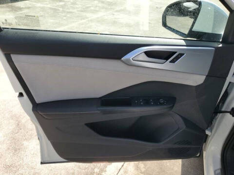 2025 Volkswagen Taos SE