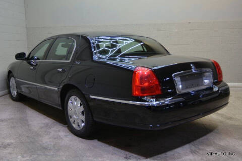 2005 Lincoln Town Car Signature Limited