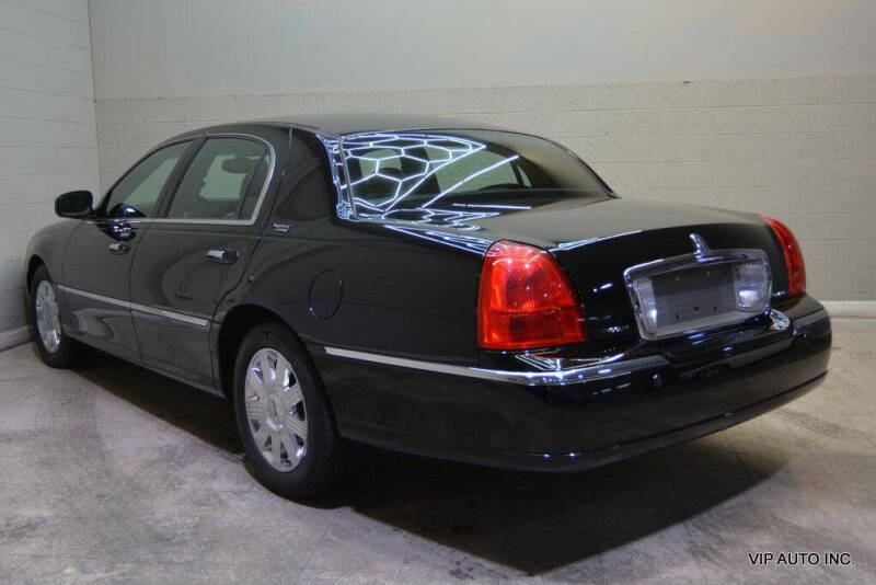 2005 Lincoln Town Car Signature Limited