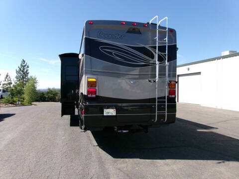 2015 Fleetwood RV Bounder 35k