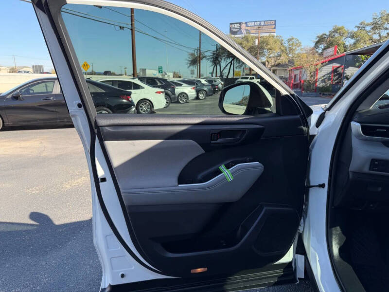 2021 Toyota Highlander LE