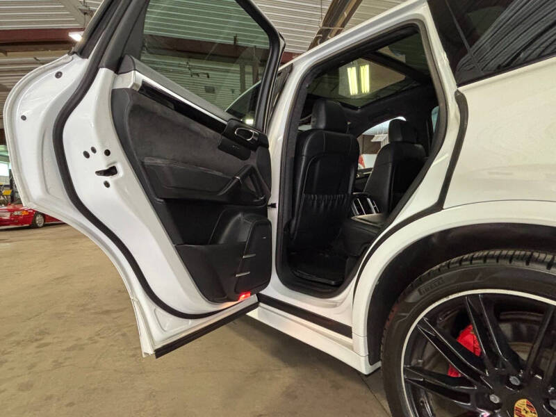 2016 Porsche Cayenne GTS