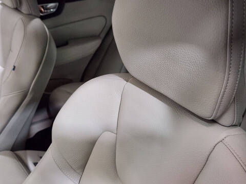 2023 Volvo XC60 Recharge T8 Plus Bright Theme