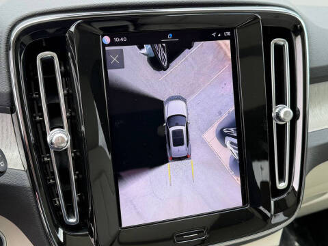 2024 Volvo XC40 B5 Plus Bright Theme