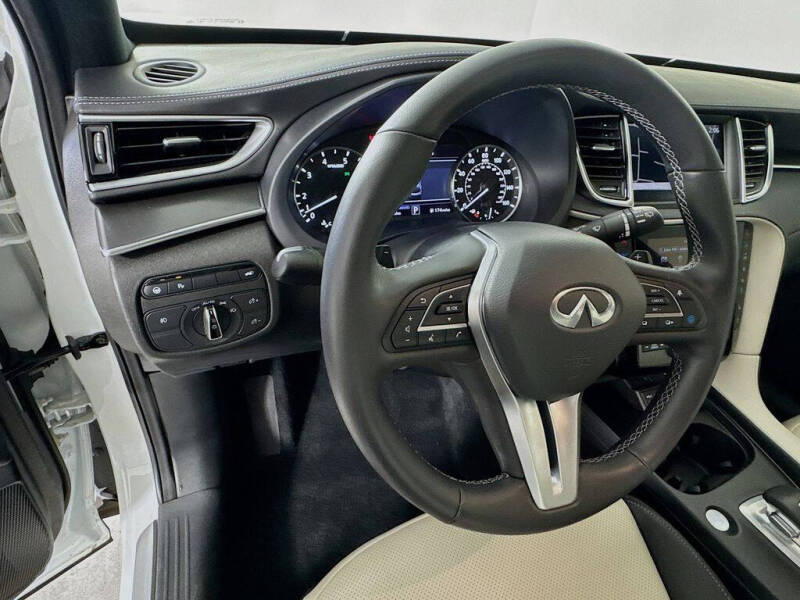 2025 Infiniti QX55 Essential