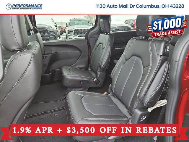 2026 Chrysler Pacifica Select